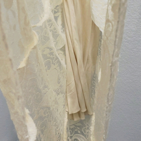 AUW Lace High Low Med Cream Dress - Picture 10 of 10